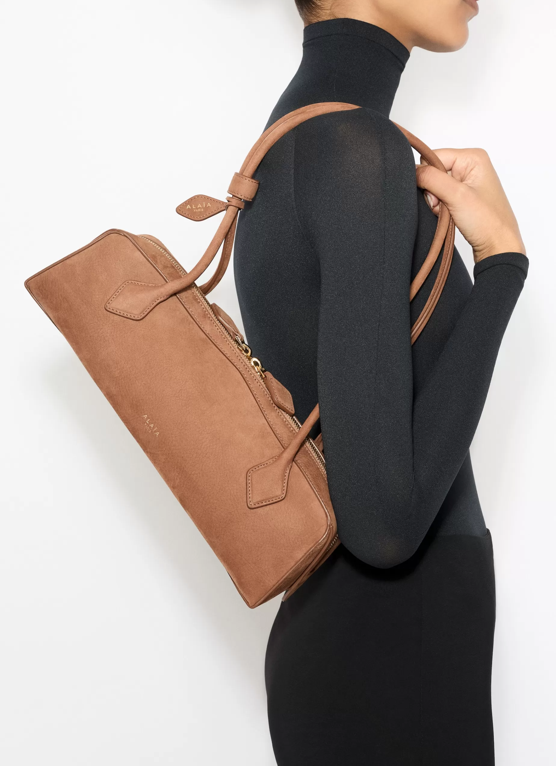 Alaïa LE TECKEL MEDIUM BAG IN NUBUK CALFSKIN< Le Teckel