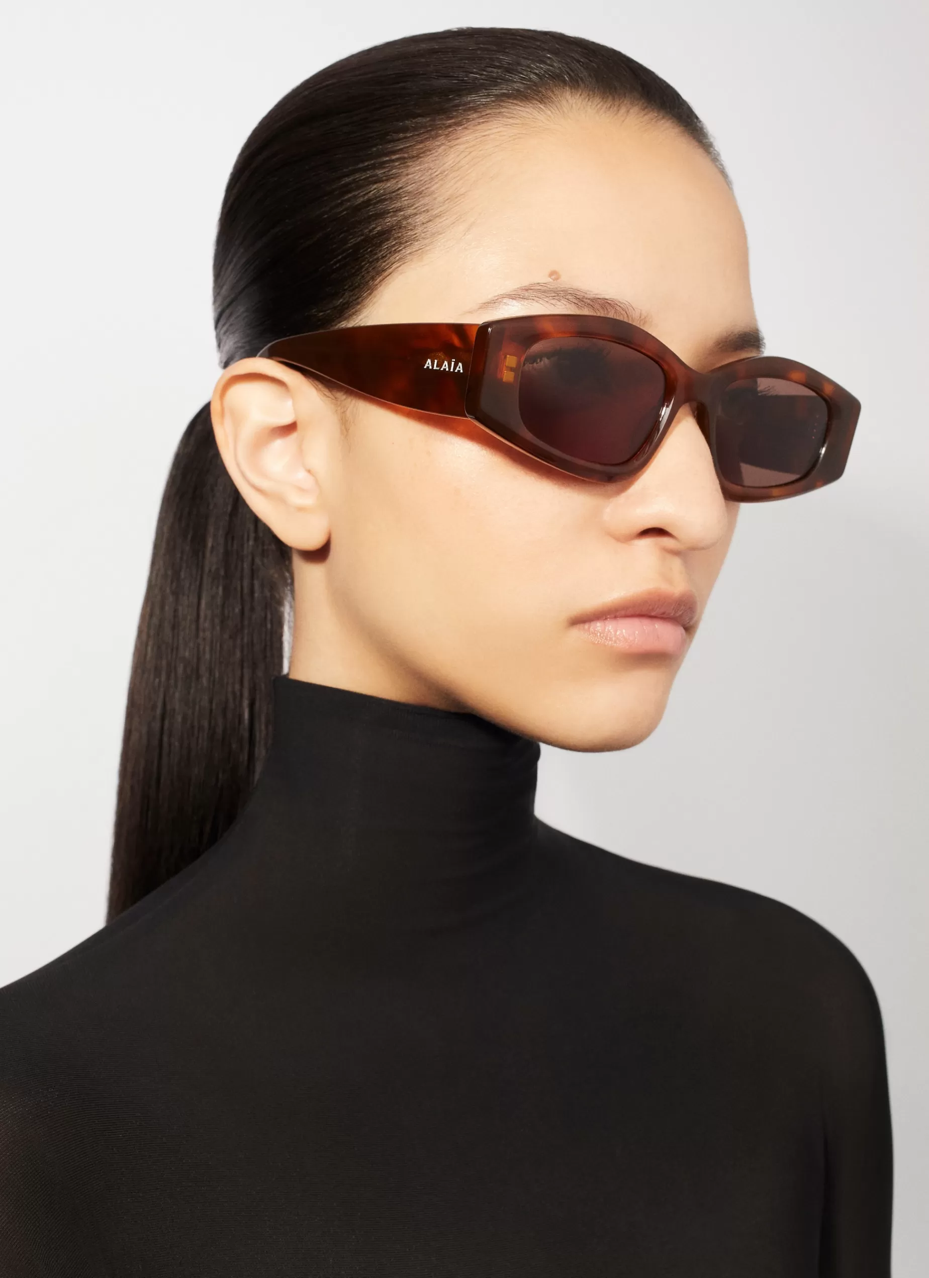 Alaïa OVALE SONNENBRILLE< Sonnenbrillen