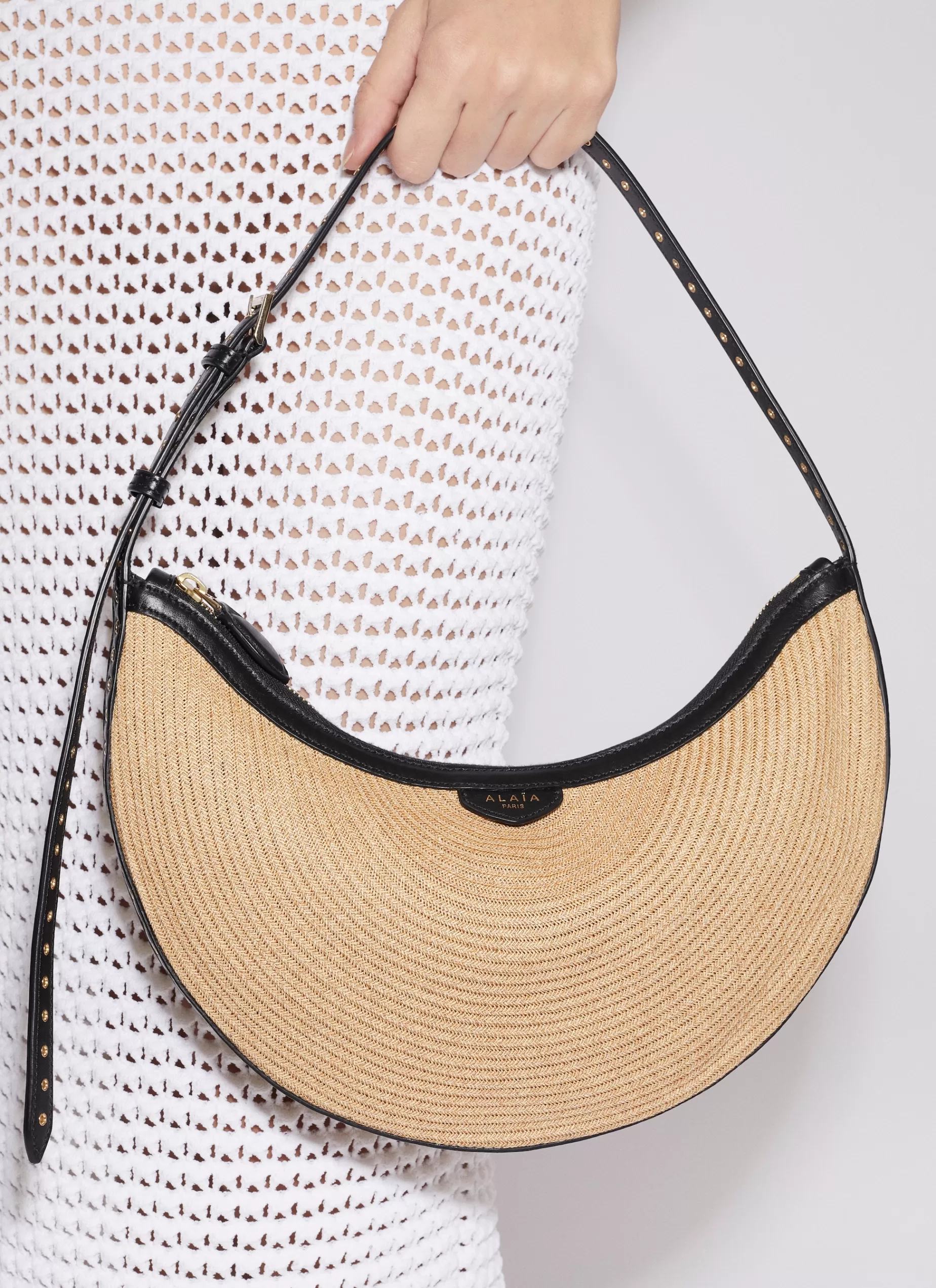Alaïa TASCHE ONE PIECE DEMI LUNE AUS STROHPAPIER< Kleine Taschen