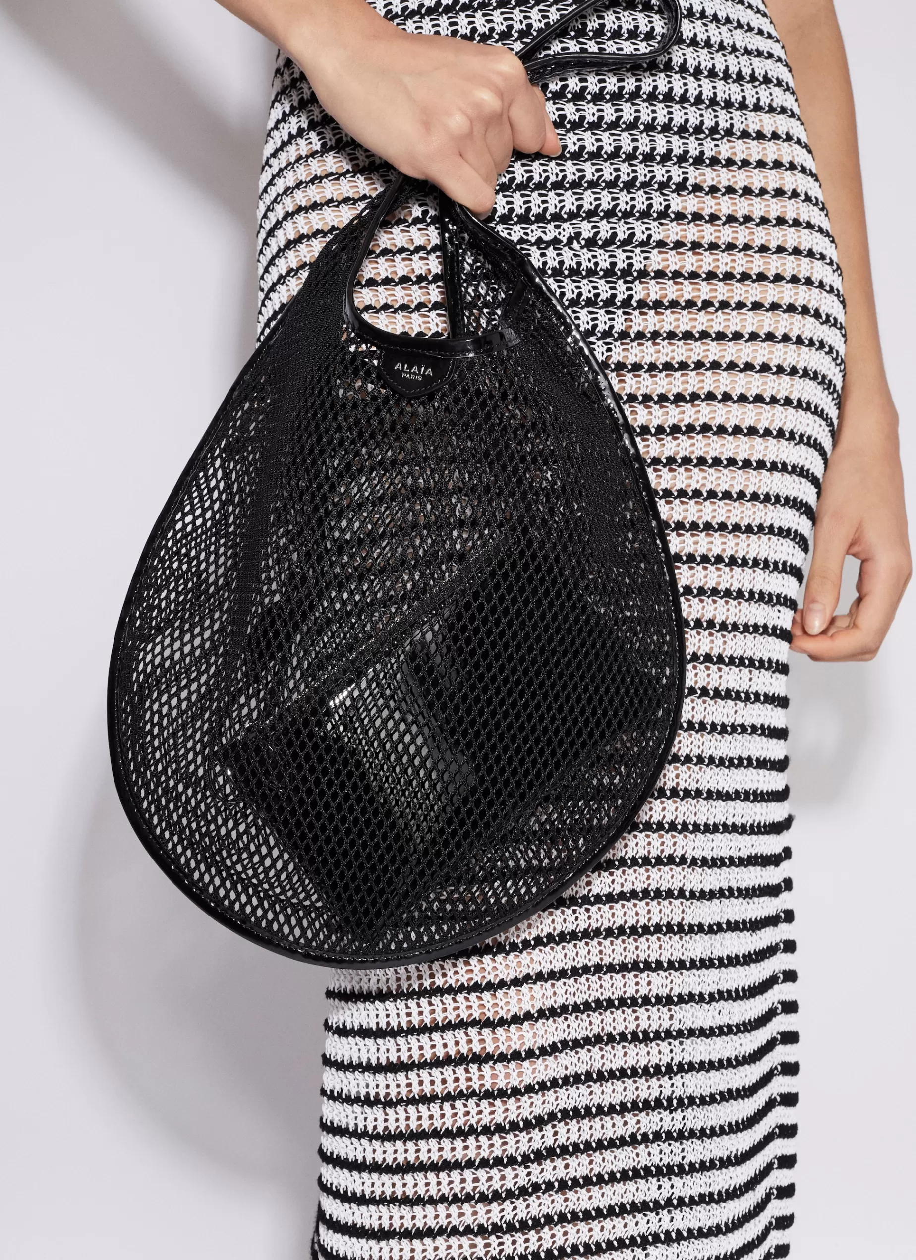 Alaïa TASCHE ONE PIECE MEDIUM AUS NETZSTOFF< Tote Bags